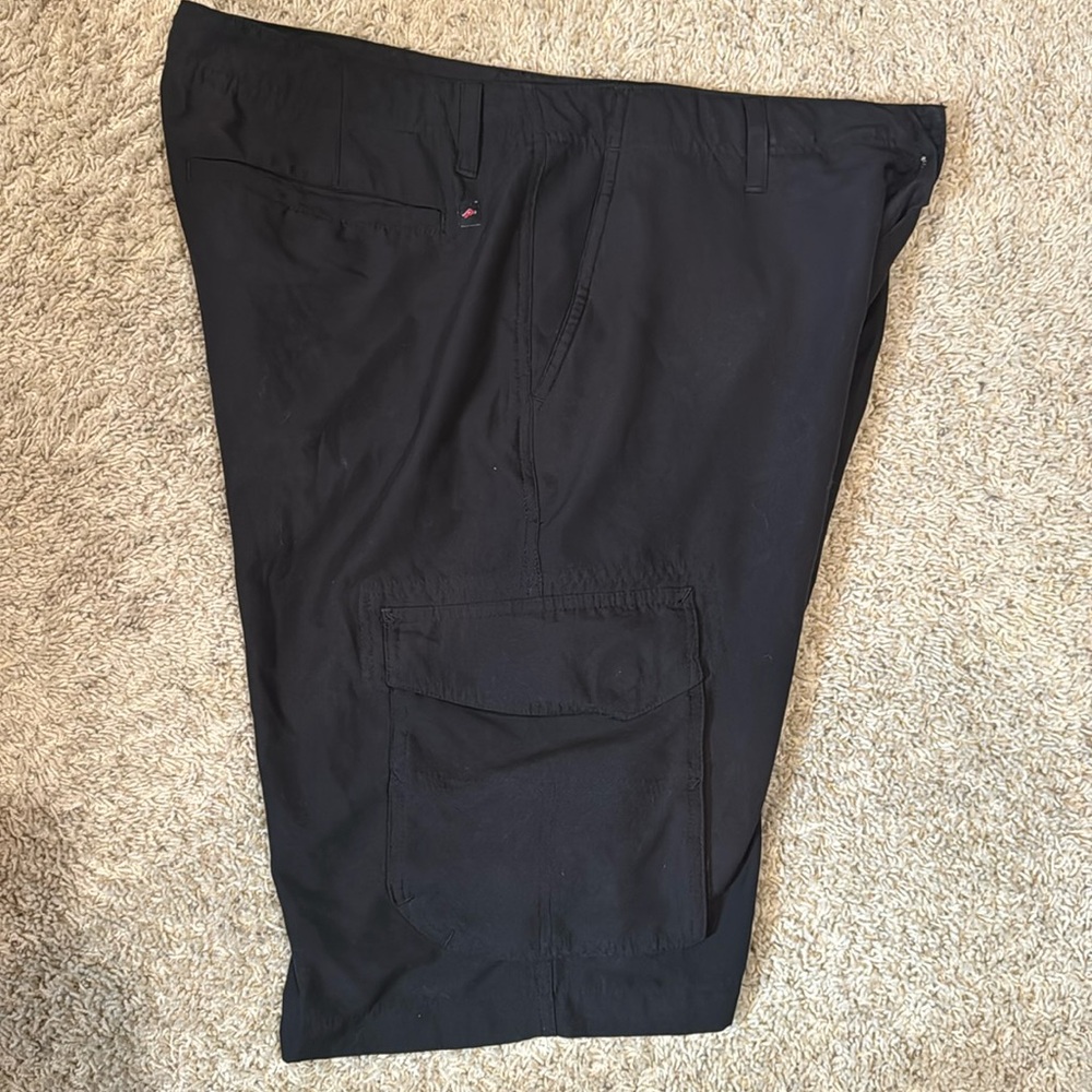 Cargo type shorts 36W. Knee length typical. 100% polyester lightweight. Black.